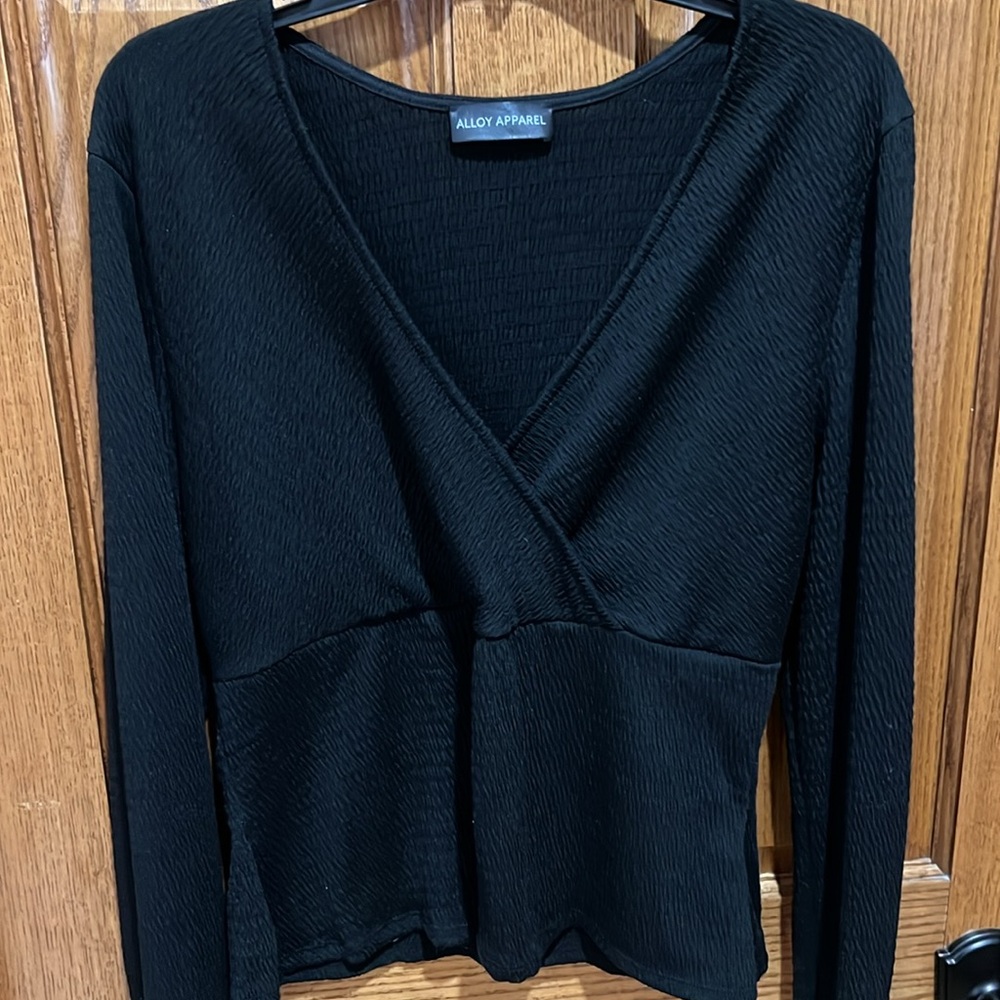 Alloy Apparel Black Long Sleeve Wrap Top. Size XXL like new